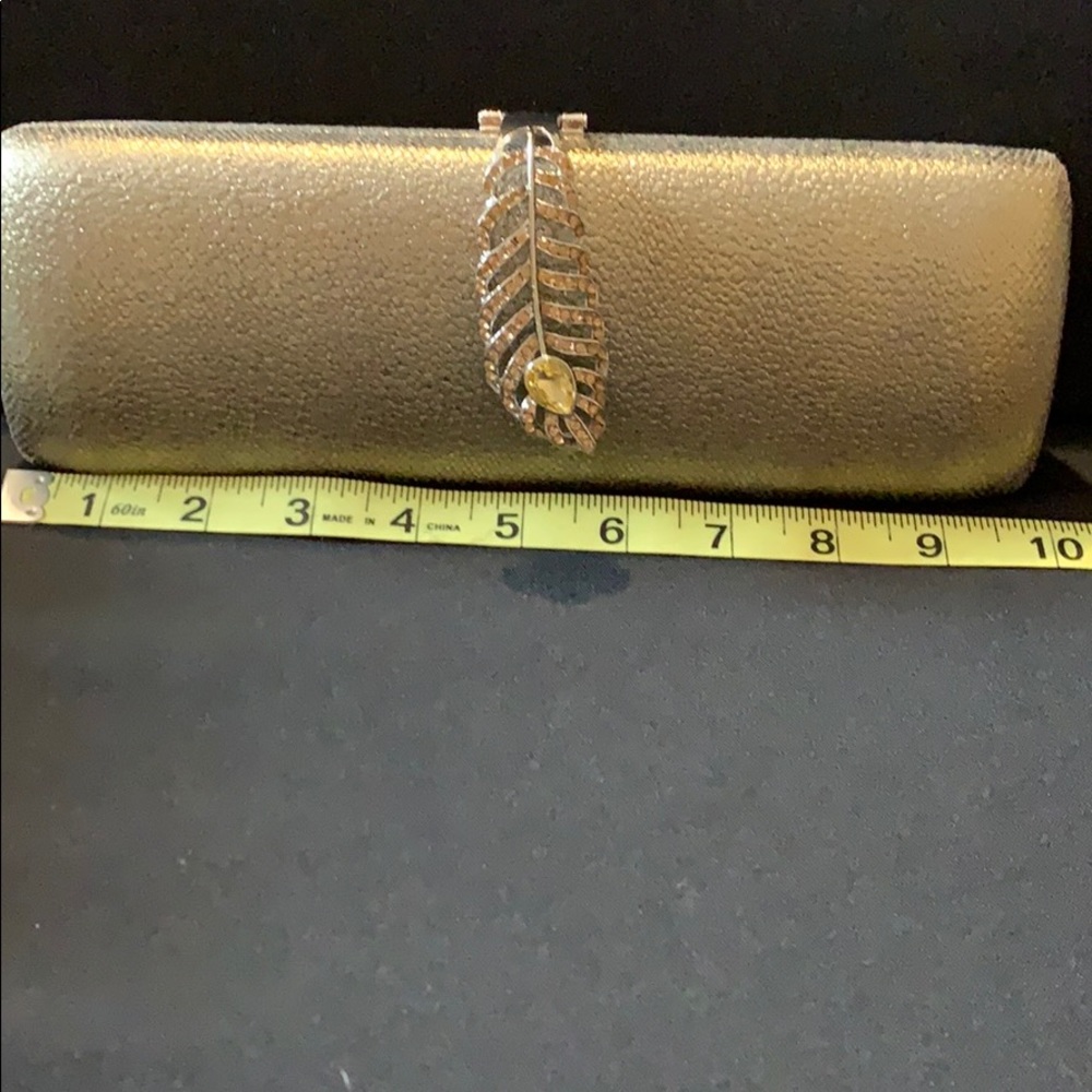 Clutch - Picture 2 of 7